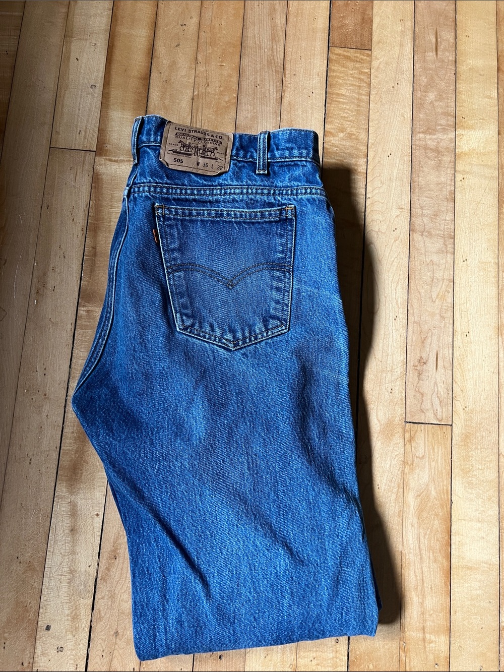 Levi's Relaxed Fit Men's Jeans in Medium Blue Denim